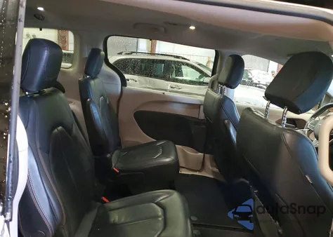 2018 Chrysler Pacifica Touring L z USA, uszkodzony, nr VIN 2C4RC1BG7JR279596